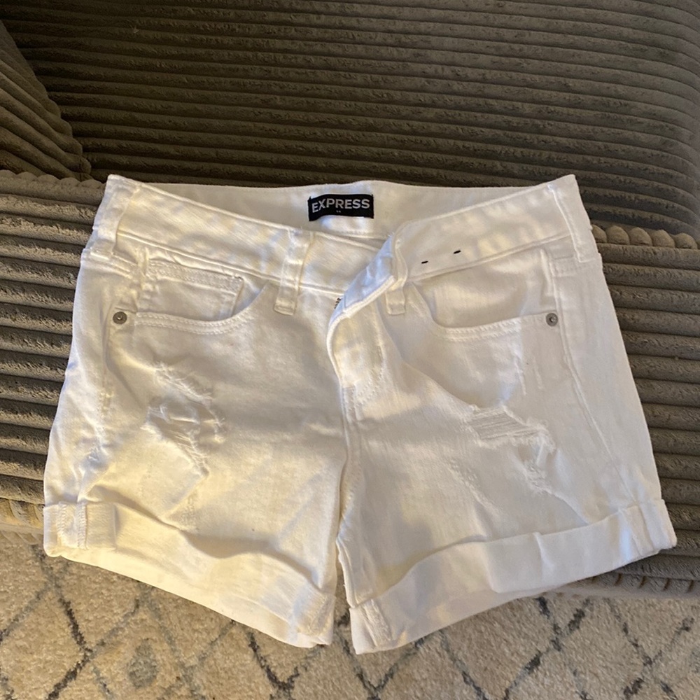 Cute ripped Express shorts!!